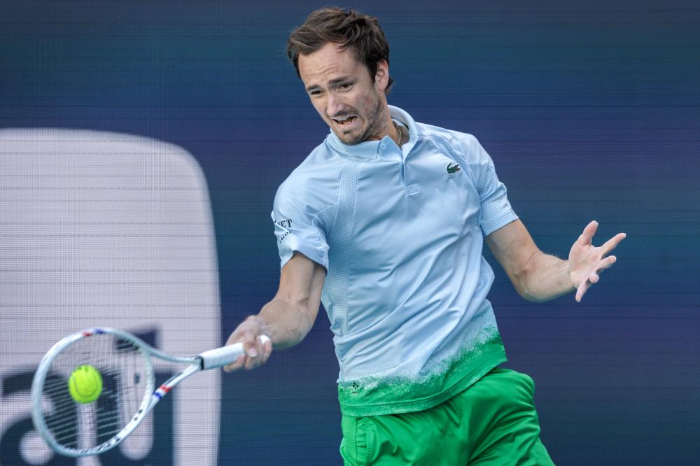 OMG官方：签下中单选手haichao；打野Tianzhen等4人离队