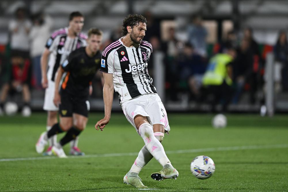 妻子祝贺塞鸟：无比骄傲，你就像一道光照亮了我们全家的生活