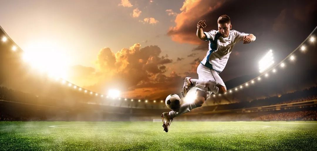 格纳布里：凯恩在防守中表现出色，进球归功于球队定位球教练